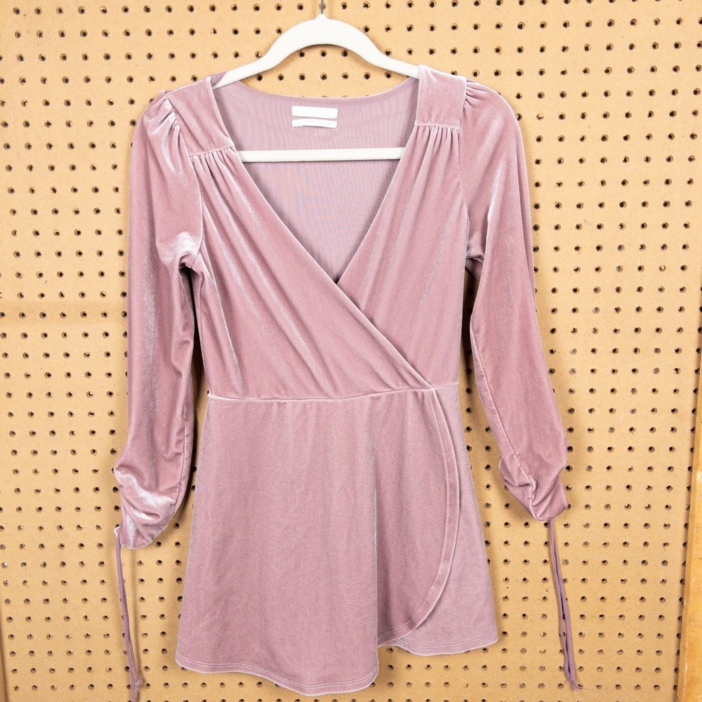 Urban Outfitters Mauve Pink Velvet Faux Wrap Romper Long Sleeve Tie Cuff S
Small